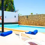 Calamares With Heated Pool And Air Conditioning * 플라야블랑카